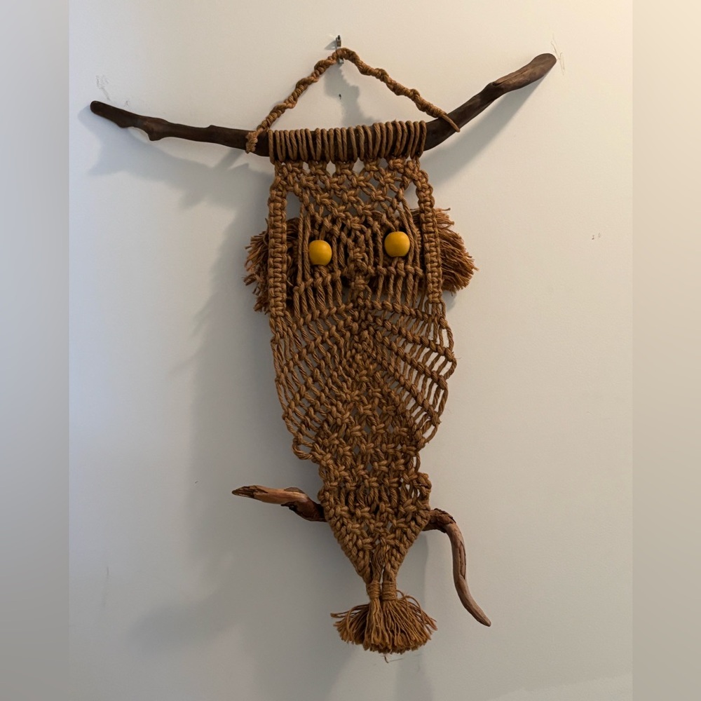 Macrame Owl Boho jute & Driftwood 28”x 13” Handcrafted art from the 1970’s
